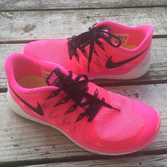 Nike Shoes - 🌺 Nike Free 5.0 Hot Pink . Sz9.5🌺
